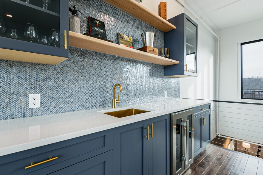 More Photos Of 122 College St, Asheville Storefront Retail Residential For Sale