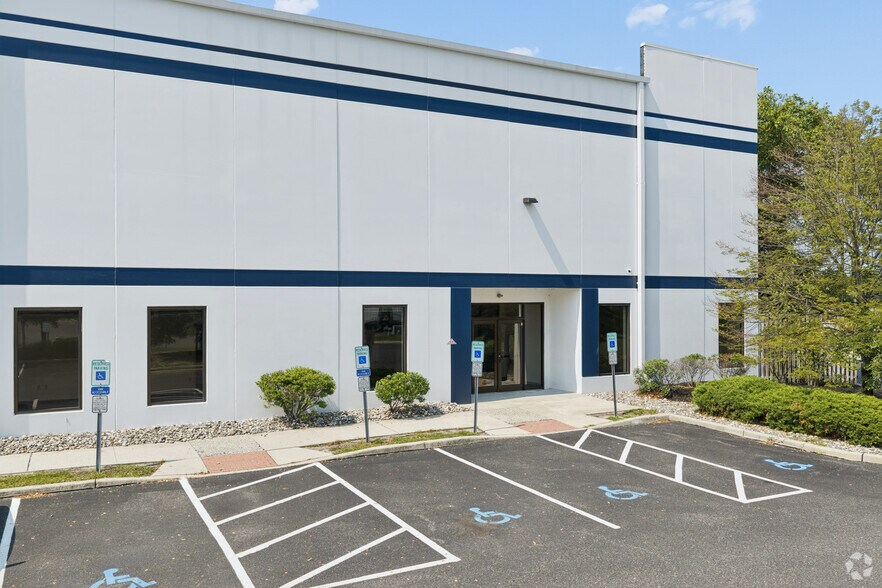 More Photos Of 300 Progress Ct, Logan Township Warehouse For Lease