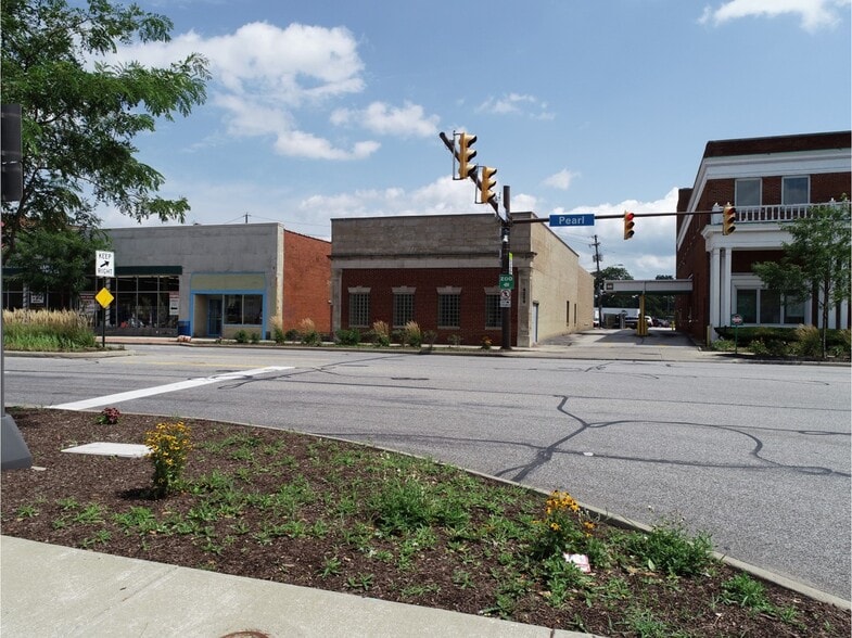 More Photos Of 4209-4221 Pearl Rd, Cleveland General Retail For Lease