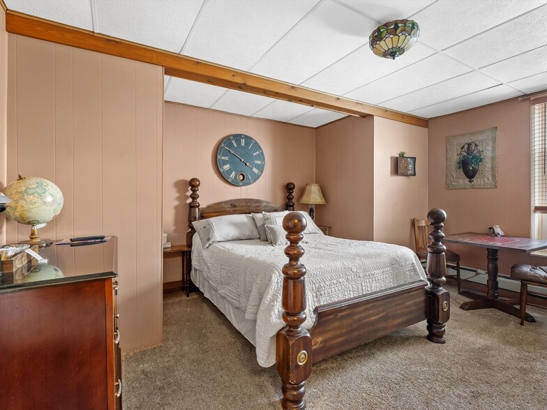 More Photos Of 201 Steele St, Algoma Hotel For Sale