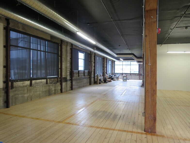 More Photos Of 1430 SE 3rd Ave, Portland Loft Creative Space For Lease