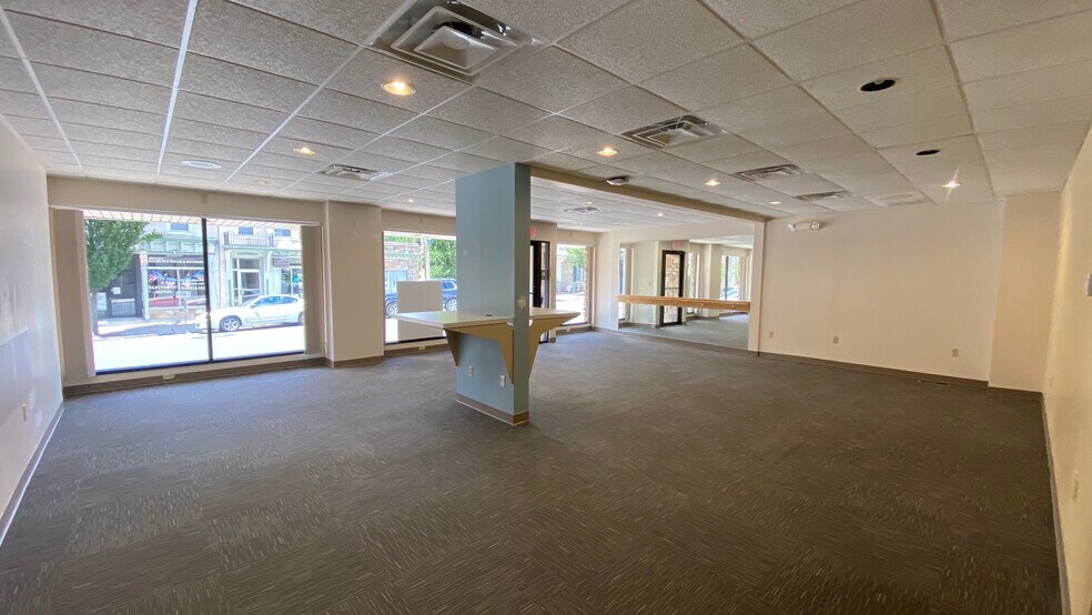 More Photos Of 39 S Main St, Nazareth General Retail For Lease