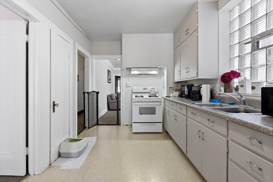 More Photos Of 2719 W Peterson Ave, Chicago Healthcare For Sale