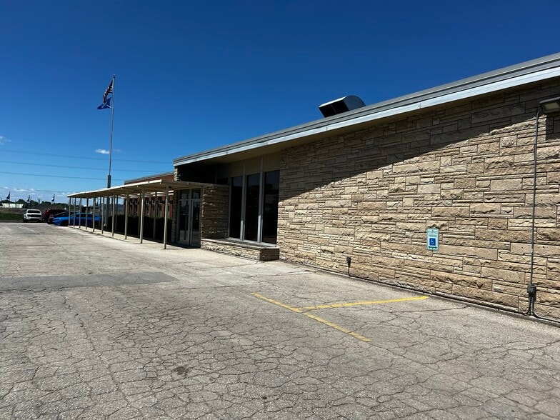 More Photos Of 600 Hansen Rd, Green Bay Service For Sale