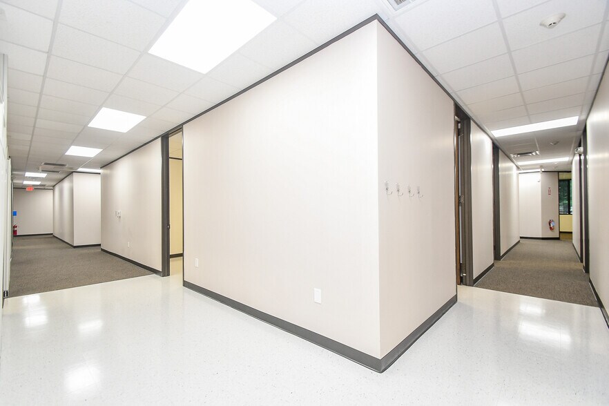 More Photos Of 15366 Park Row, Houston Office For Lease
