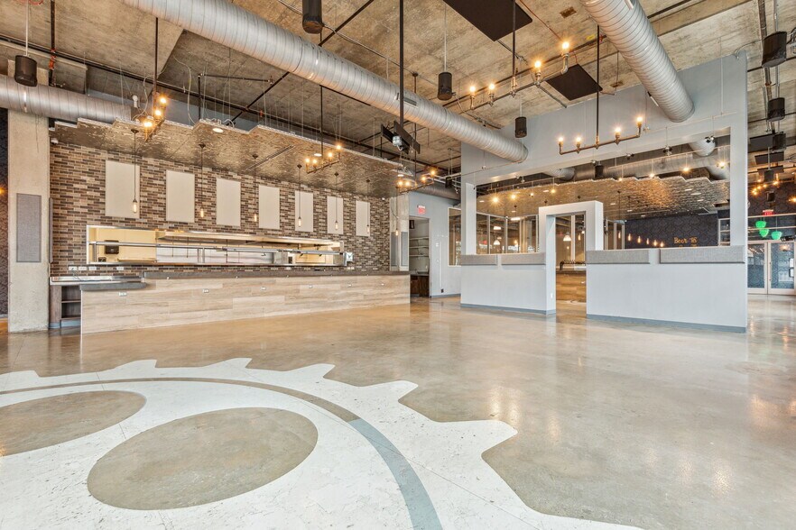 More Photos Of 340 Singleton Blvd, Dallas Restaurant For Lease