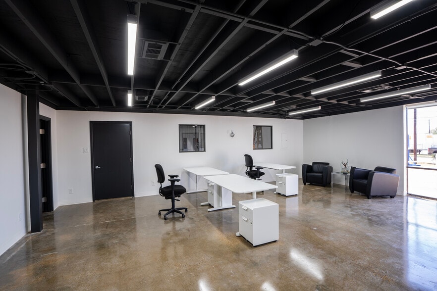 More Photos Of 2626 Sea Harbor Rd, Dallas Warehouse For Sale