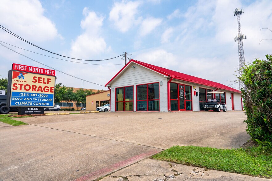 More Photos Of 6045 Fairmont Pky, Pasadena Self Storage For Sale