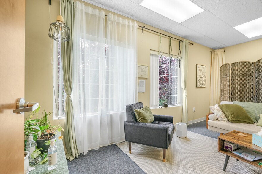 More Photos Of 9407 NE Vancouver Mall Dr, Vancouver Medical For Sale