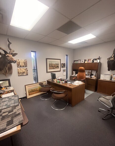 More Photos Of 414 W Tidwell Rd, Houston Warehouse For Sale
