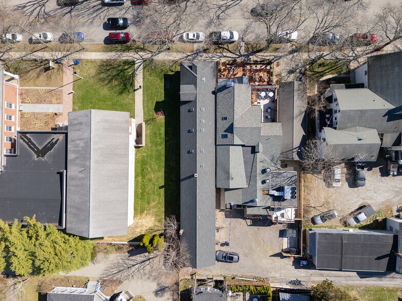 More Photos Of 3301 Franklin Ave, Millbrook General Retail For Sale