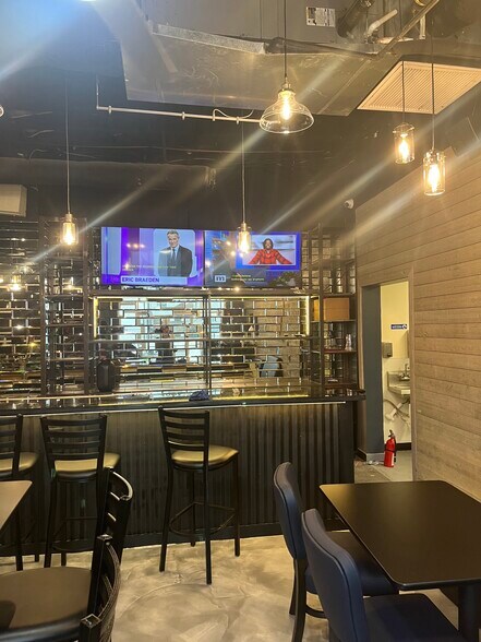 More Photos Of 1901 Taft St, Houston Restaurant For Lease