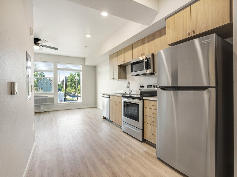 More Photos Of 4780 SE Belmont St, Portland Storefront Retail Residential For Lease