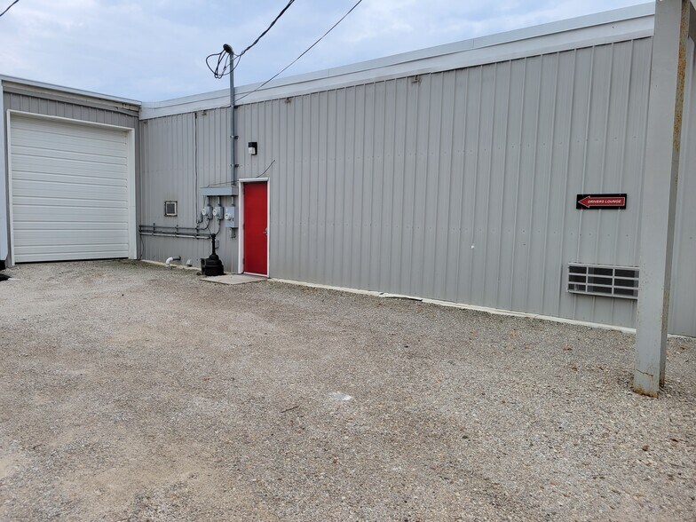 More Photos Of 20501 W 67th St, Shawnee Warehouse For Lease