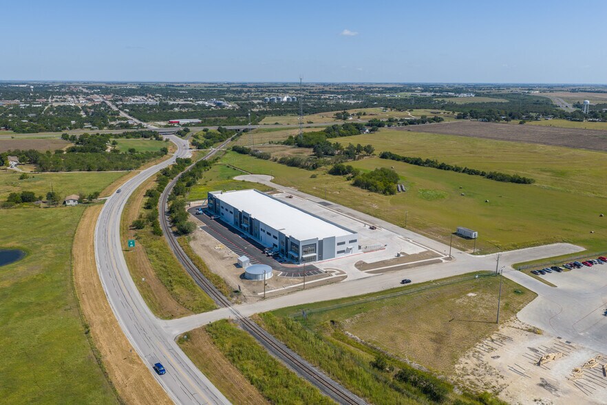 More Photos Of 1901 Industrial Dr, Taylor Warehouse For Lease