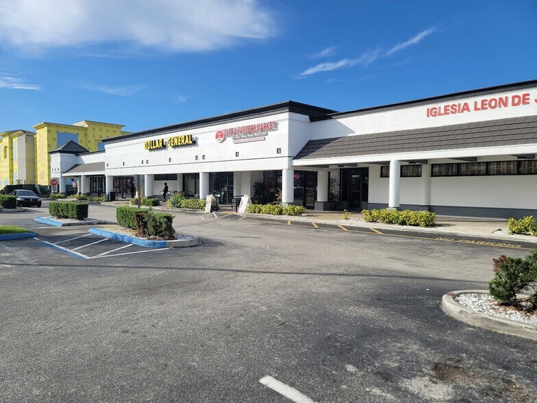 More Photos Of 2121 W Oakland Park Blvd, Oakland Park General Retail For Lease