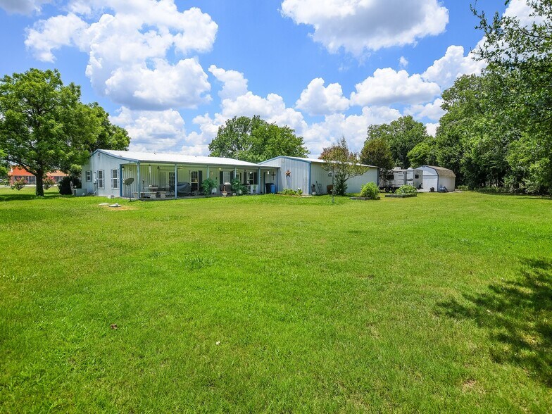 More Photos Of 4861 E Highway 199, Springtown Specialty For Sale