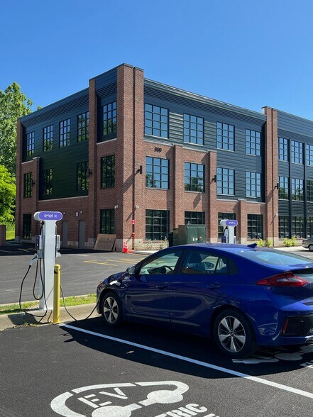 More Photos Of 800 Creek View Rd, Newark Office For Lease