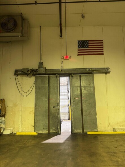 More Photos Of 600 Ellis Rd N, Jacksonville Warehouse For Lease