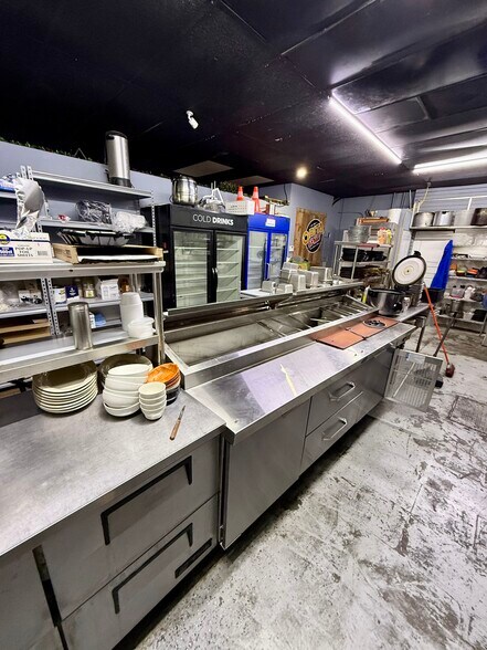 More Photos Of 1155 N Washington Blvd, Sarasota Storefront Retail Office For Lease