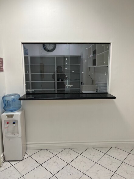 More Photos Of 22119 Sherman Way, Canoga Park Office For Lease