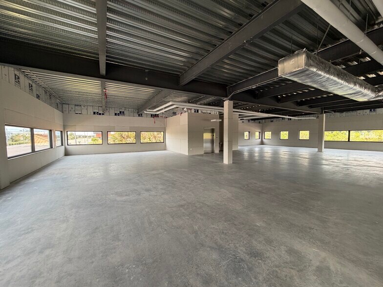 More Photos Of 13811 Metropolis Ave, Fort Myers Office For Sale