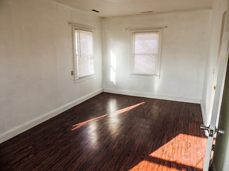 More Photos Of 1329 Todd Rd Ext, Lakeport Flex For Sale