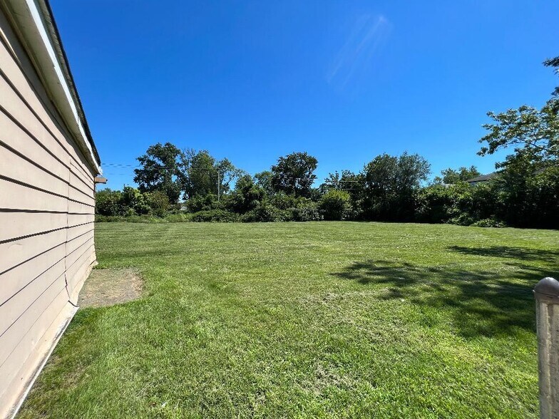More Photos Of 1560 E 10th St, Jeffersonville Hotel For Sale