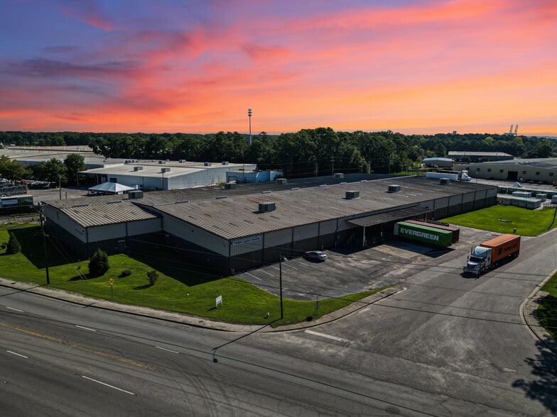 More Photos Of 916 Commerce Cir, Hanahan Warehouse For Lease