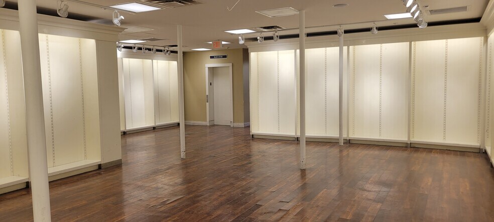 More Photos Of 135 Depot St, Manchester Center Storefront For Lease