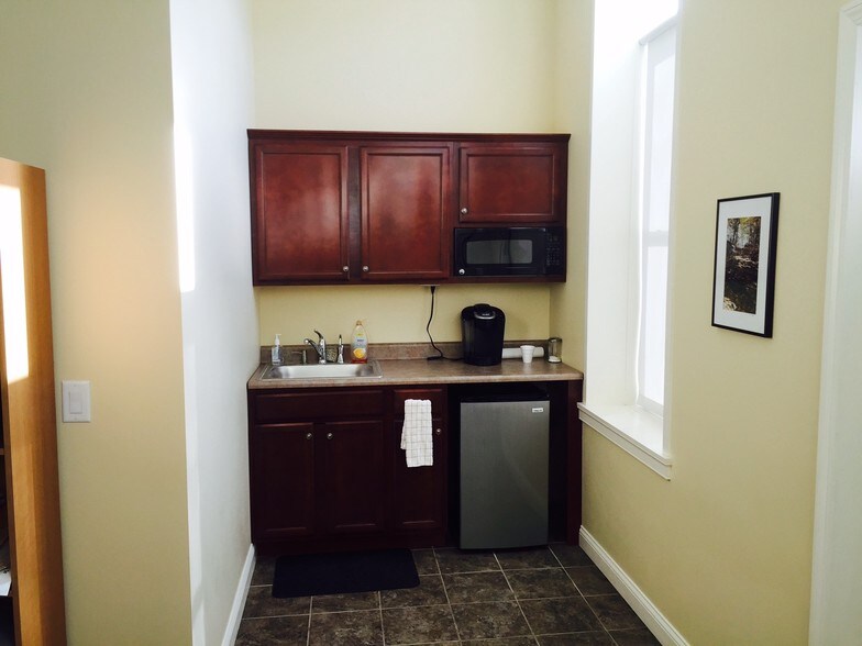 More Photos Of 807-813 N Salina St, Syracuse Storefront Retail Residential For Lease