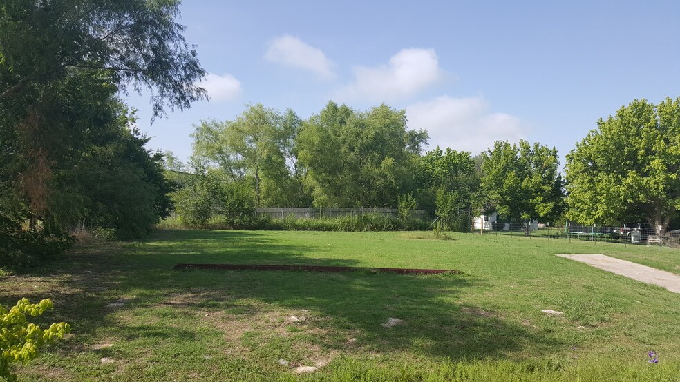 More Photos Of 1160 W Goforth St, Buda Auto Repair For Sale