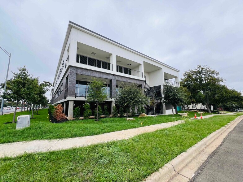 More Photos Of 8701 Menchaca Rd, Austin Medical For Lease