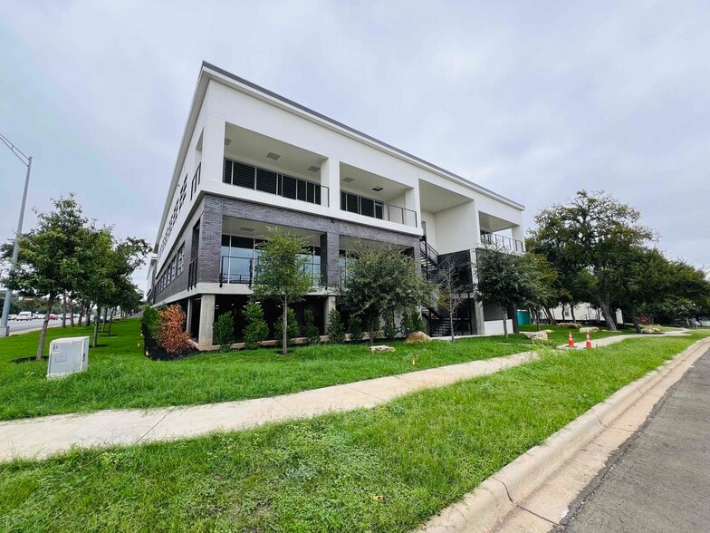 More Photos Of 8701 Menchaca Rd, Austin Medical For Sale
