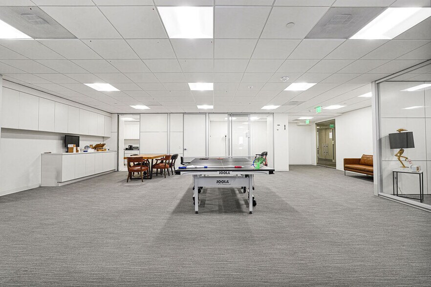 More Photos Of 1 SE 3rd Ave, Miami Office For Lease