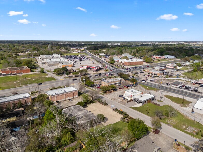 More Photos Of 125 E Galveston St, League City Freestanding For Sale