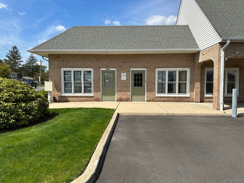 More Photos Of 320 Merrick Rd, Amityville Freestanding For Sale