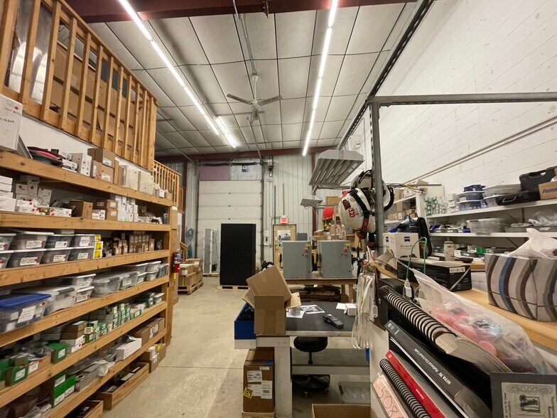 More Photos Of 701 E 48th St N, Sioux Falls Service For Sale