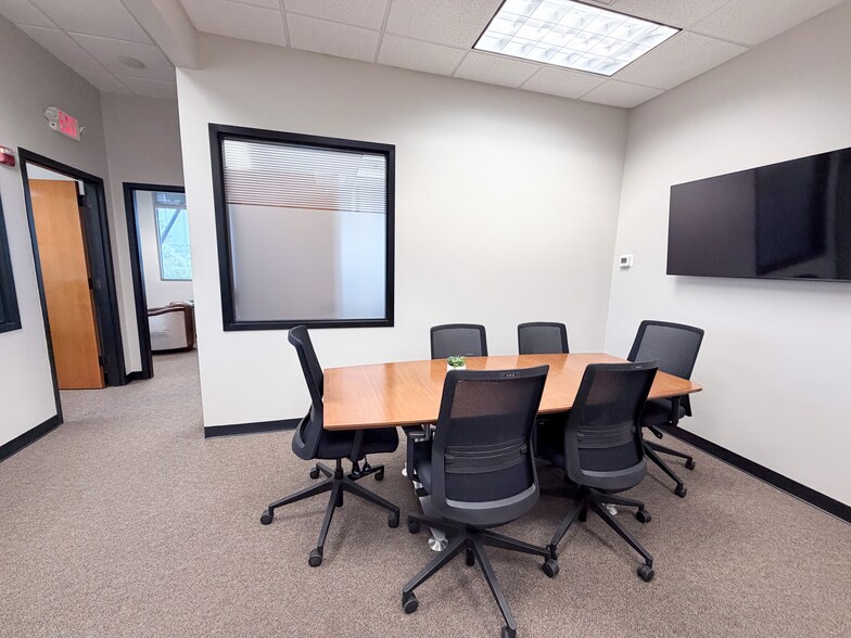 More Photos Of 1580 S Main St, Boerne Medical For Lease
