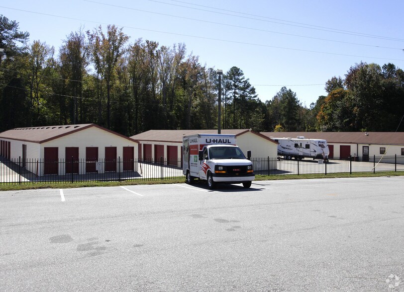 More Photos Of 5770 Fairburn Rd, Douglasville Self Storage For Lease
