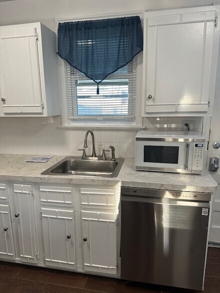 More Photos Of 49 Mays Landing Rd, Somers Point Office Residential For Lease