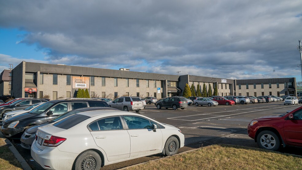 More Photos Of 100 Rue Grenier, Charlemagne Office For Lease