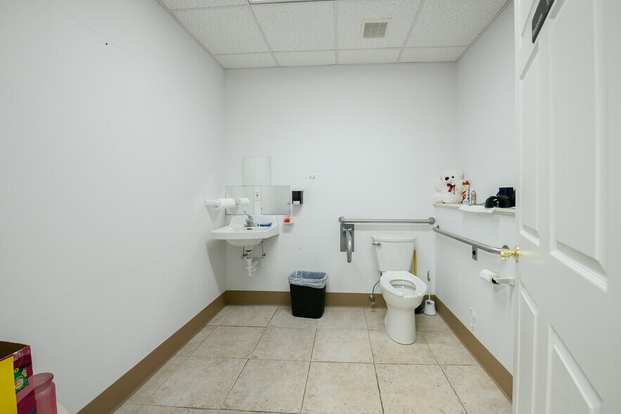 More Photos Of 570-572 Boston Post Rd, Milford Storefront Retail Office For Sale