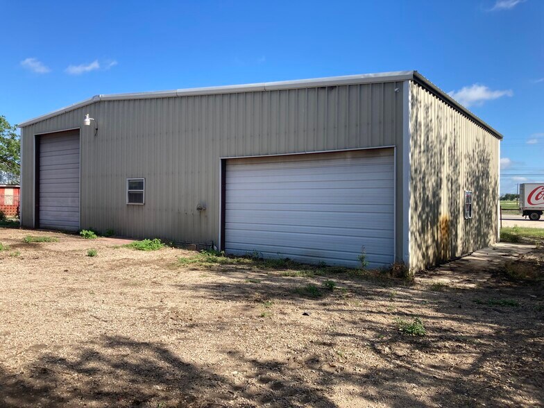 More Photos Of 2605 19th St, Hondo Light Manufacturing For Sale