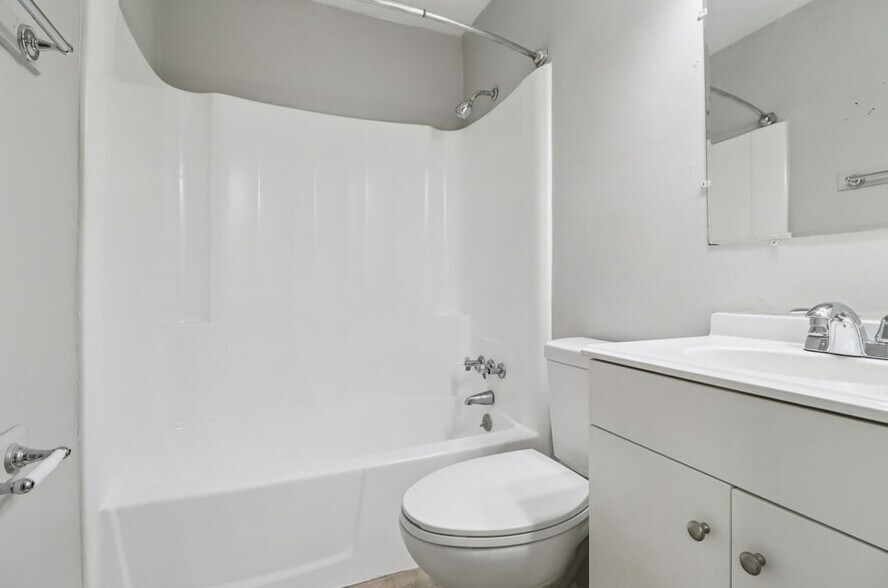 More Photos Of 1 Lakeside Rd, Greenville Apartments For Sale