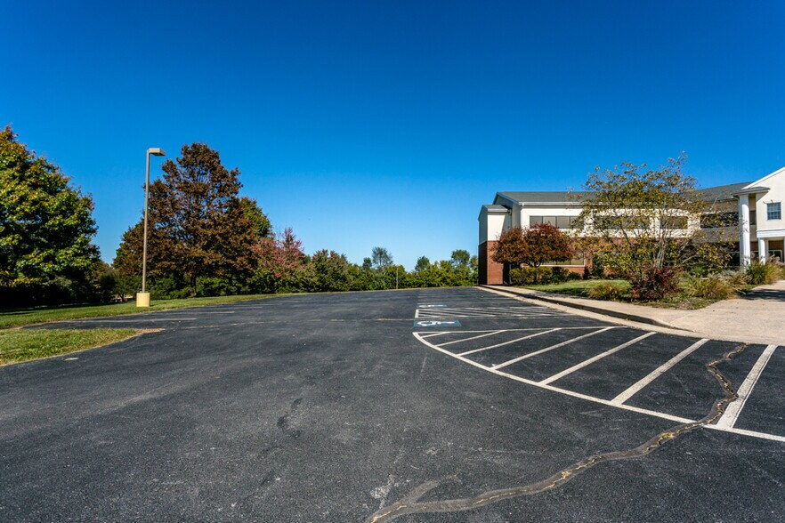 More Photos Of 1450 Technology Dr, Harrisonburg Office For Sale