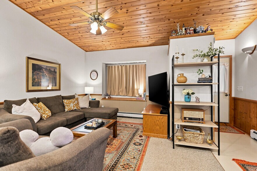 More Photos Of 308 N Wisconsin Dr, Sheboygan Freestanding For Sale