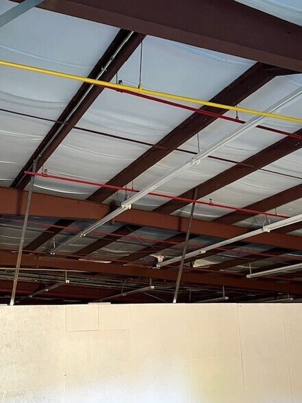 More Photos Of 1380 Burkesville Rd, Columbia Manufacturing For Lease