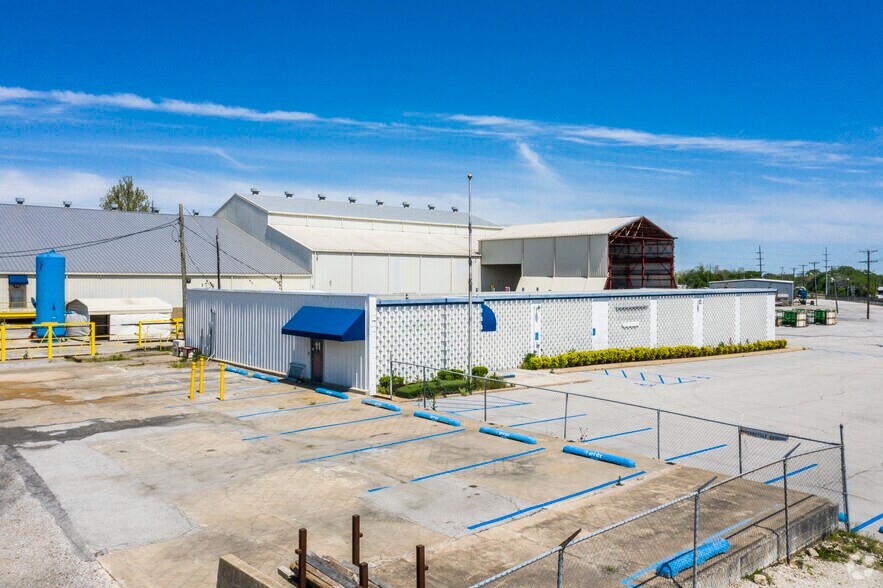 More Photos Of 3515 Dawson Rd, Tulsa Manufacturing For Lease