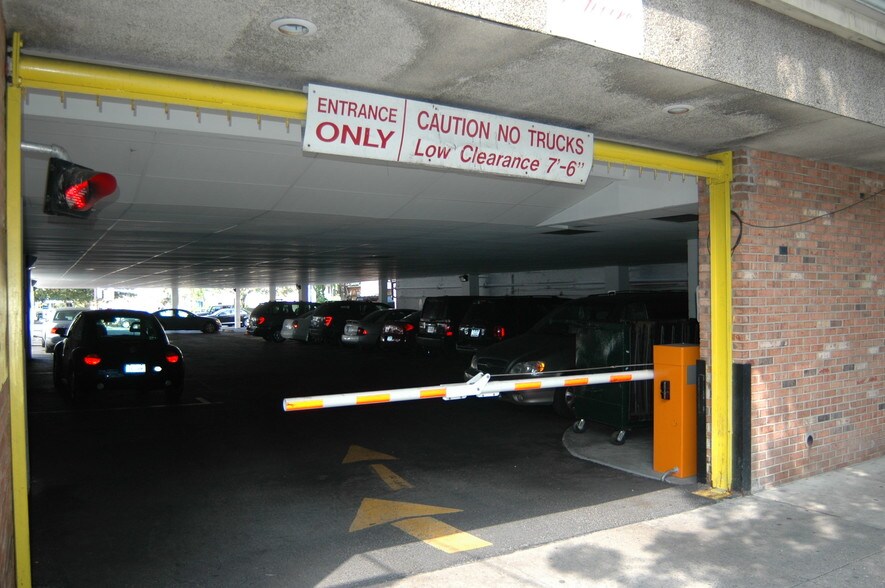 More Photos Of 4 Haven Ave, Port Washington Storefront Retail Office For Lease